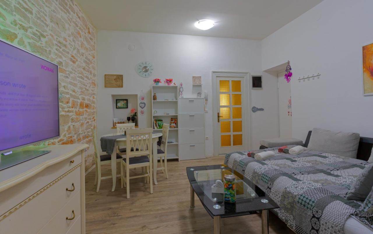 Rich Apartment Pula Ngoại thất bức ảnh