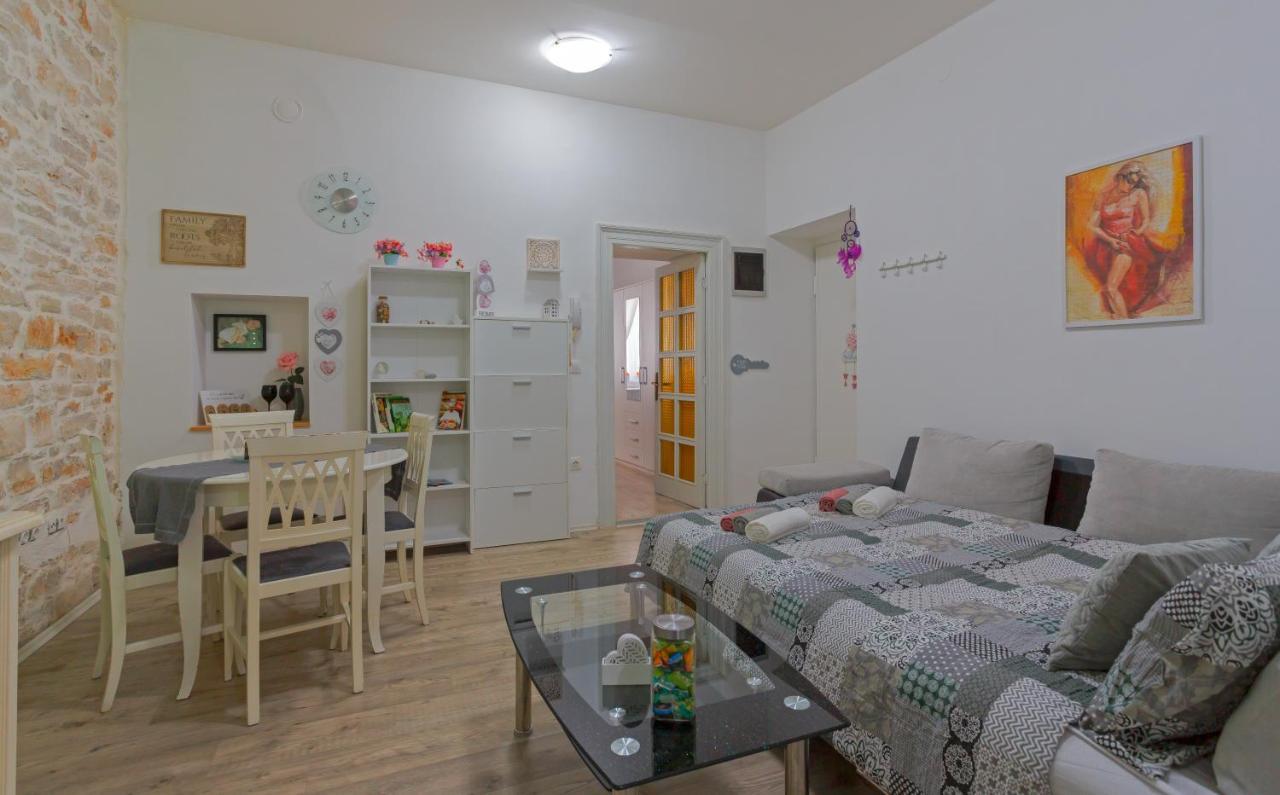 Rich Apartment Pula Ngoại thất bức ảnh