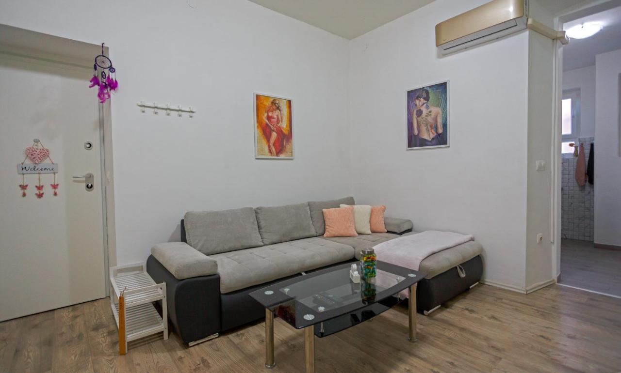 Rich Apartment Pula Ngoại thất bức ảnh
