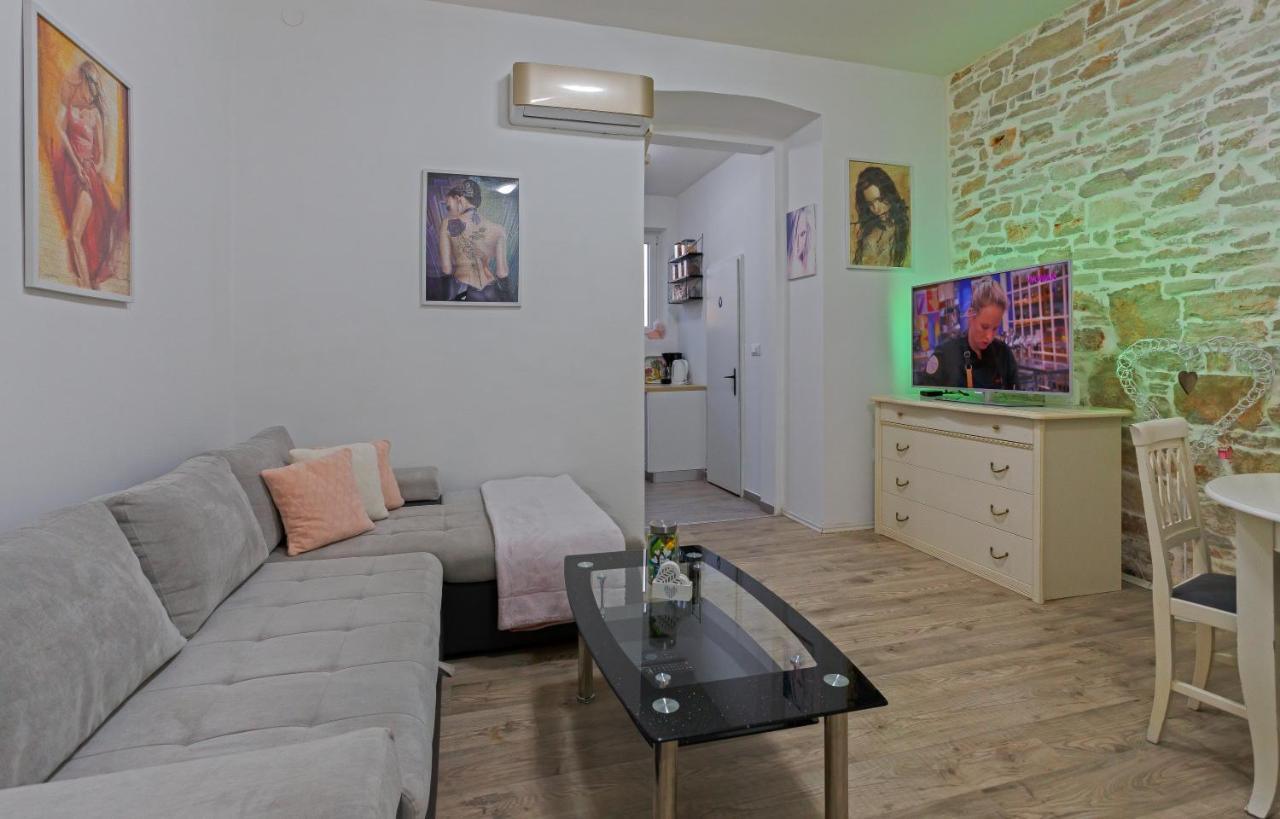 Rich Apartment Pula Ngoại thất bức ảnh